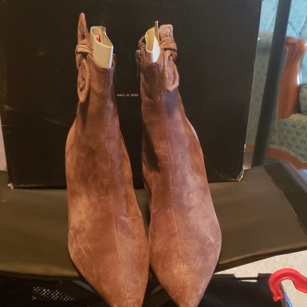 Boot - Picture 2 of 4